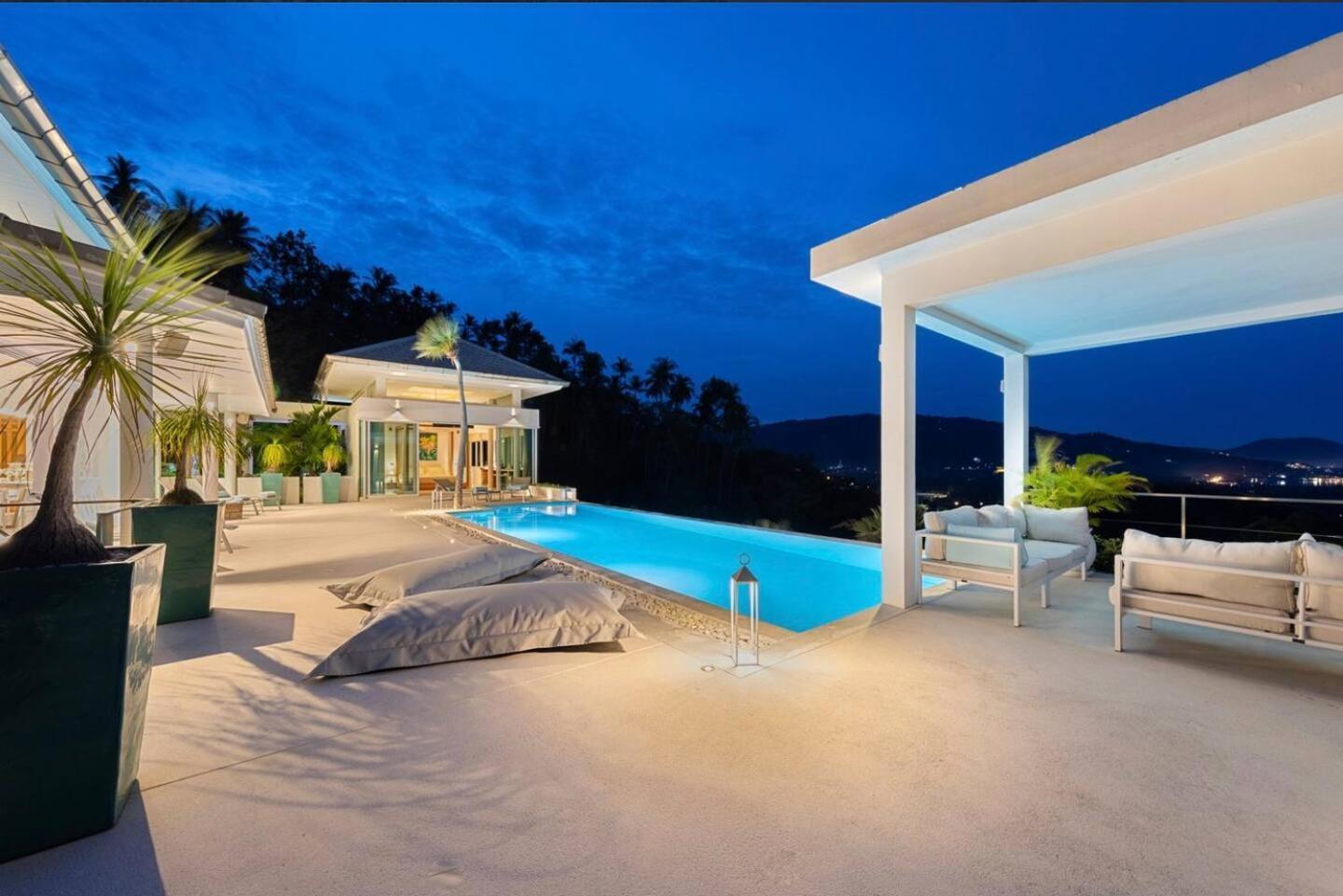 Amazing Sunset View And Near To The Amphoe Koksamui